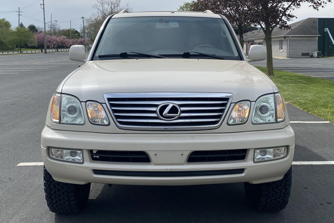 2006 Lexus LX 2nd Gen - Image 2 of 25