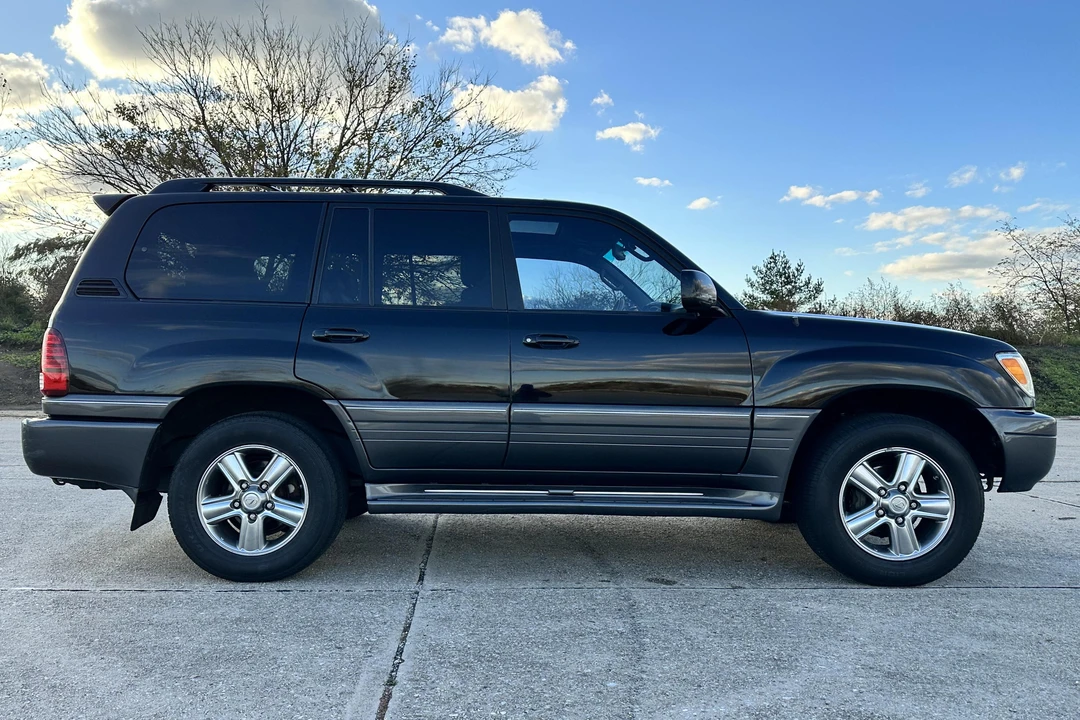 2006 Lexus LX 2nd Gen - Image 3 of 31