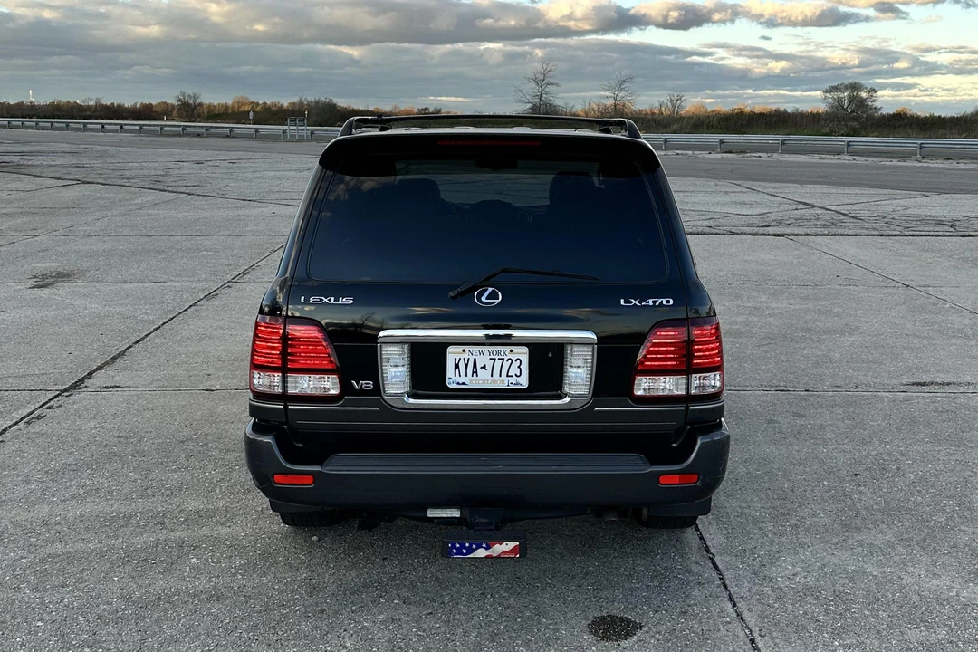 2006 Lexus LX 2nd Gen - Image 11 of 31