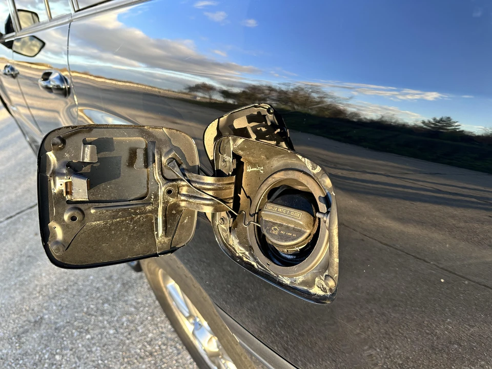 2006 Lexus LX 2nd Gen - Image 23 of 31