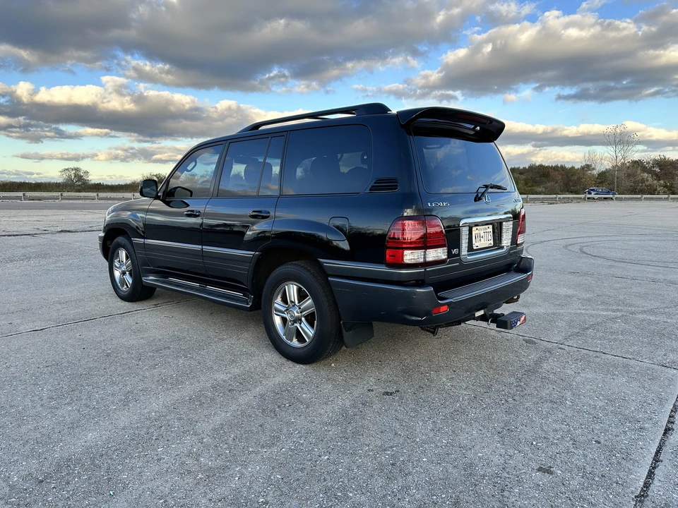 2006 Lexus LX 2nd Gen - Image 10 of 31