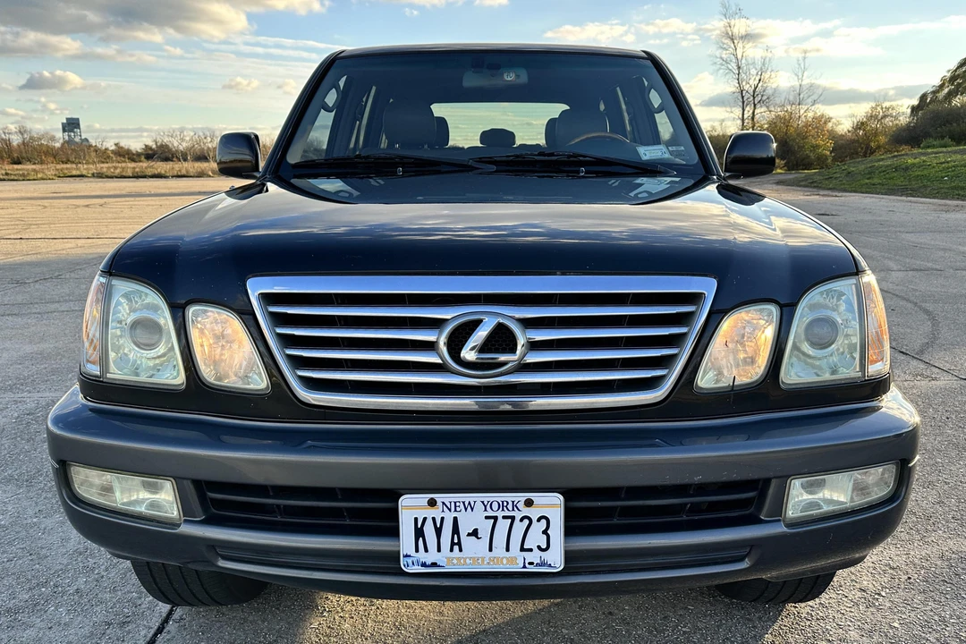 2006 Lexus LX 2nd Gen - Image 2 of 31
