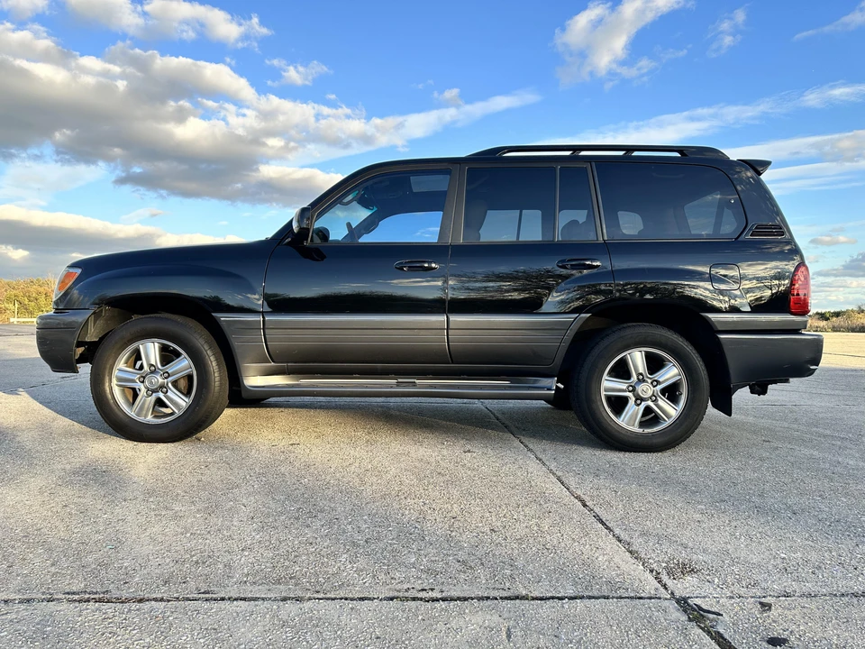 2006 Lexus LX 2nd Gen - Image 9 of 31
