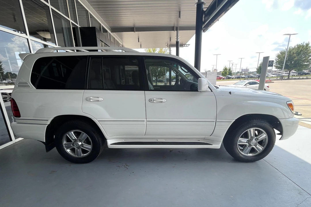 2006 Lexus LX 2nd Gen - Image 3 of 31