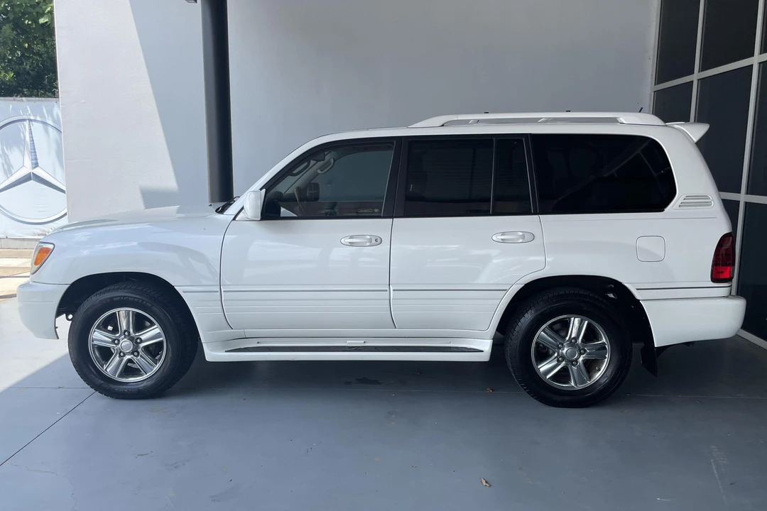 2006 Lexus LX 2nd Gen - Image 4 of 31