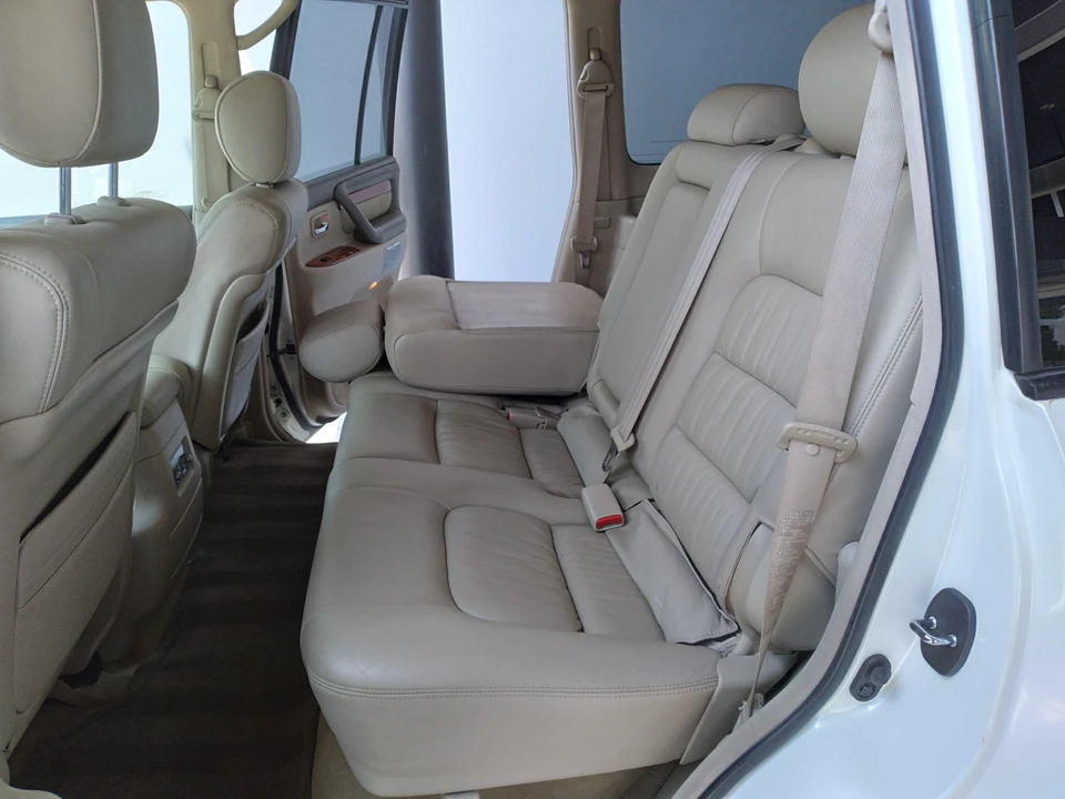 2006 Lexus LX 2nd Gen - Image 29 of 31