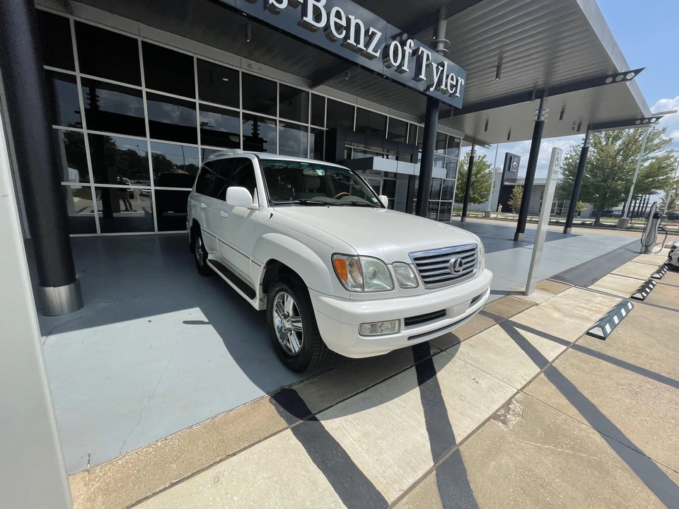 2006 Lexus LX 2nd Gen - Image 11 of 31