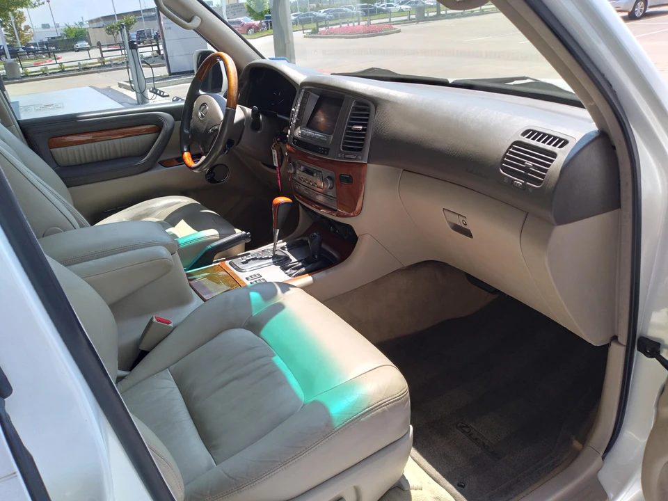 2006 Lexus LX 2nd Gen - Image 28 of 31