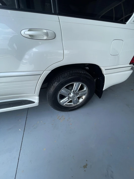 2006 Lexus LX 2nd Gen - Image 19 of 31