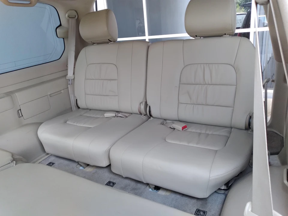 2006 Lexus LX 2nd Gen - Image 25 of 31
