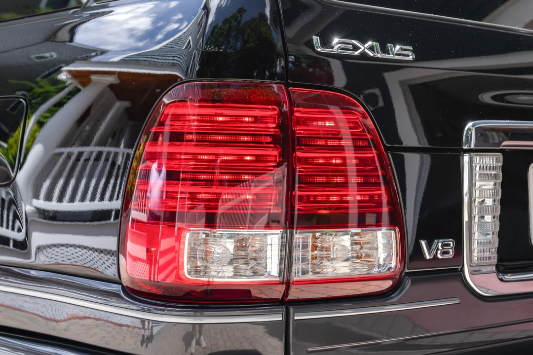2006 Lexus LX 2nd Gen - Image 23 of 31