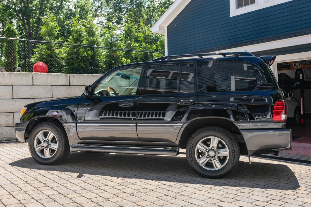 2006 Lexus LX 2nd Gen - Image 3 of 31