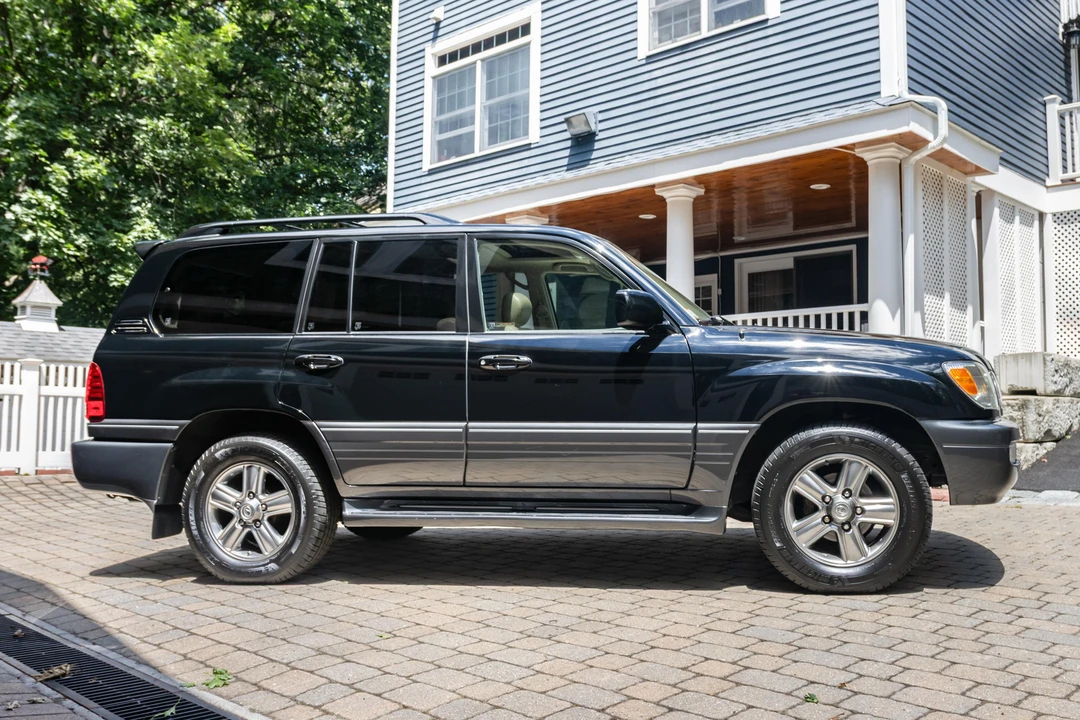 2006 Lexus LX 2nd Gen - Image 10 of 31
