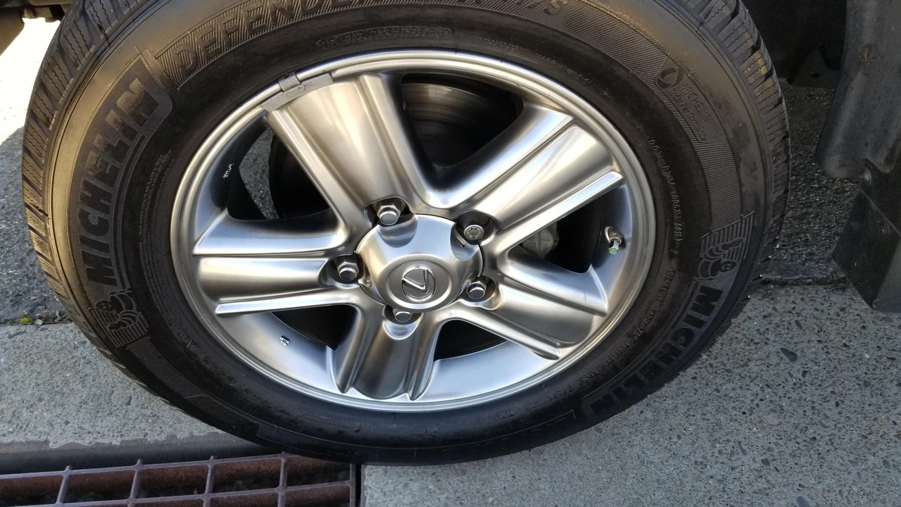 2006 Lexus LX 2nd Gen - Image 29 of 31