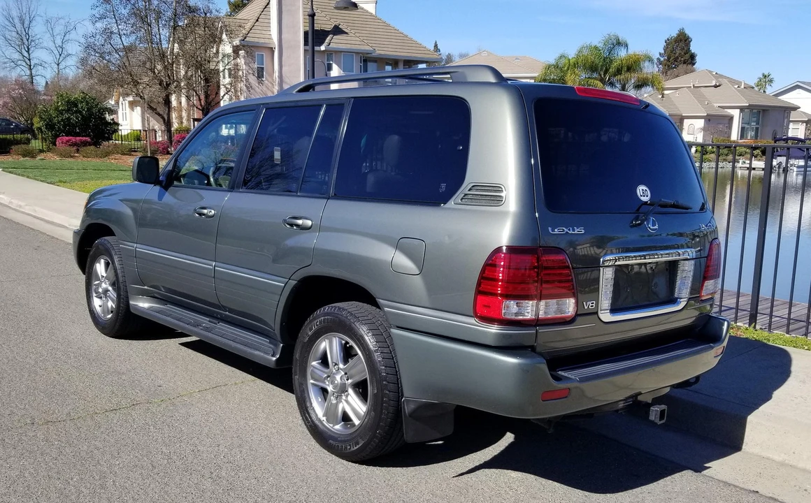 2006 Lexus LX 2nd Gen - Image 3 of 31