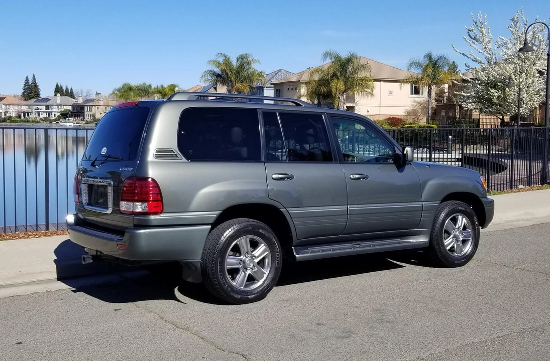 2006 Lexus LX 2nd Gen - Image 4 of 31