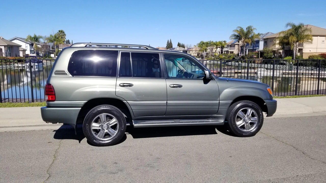 2006 Lexus LX 2nd Gen - Image 18 of 31