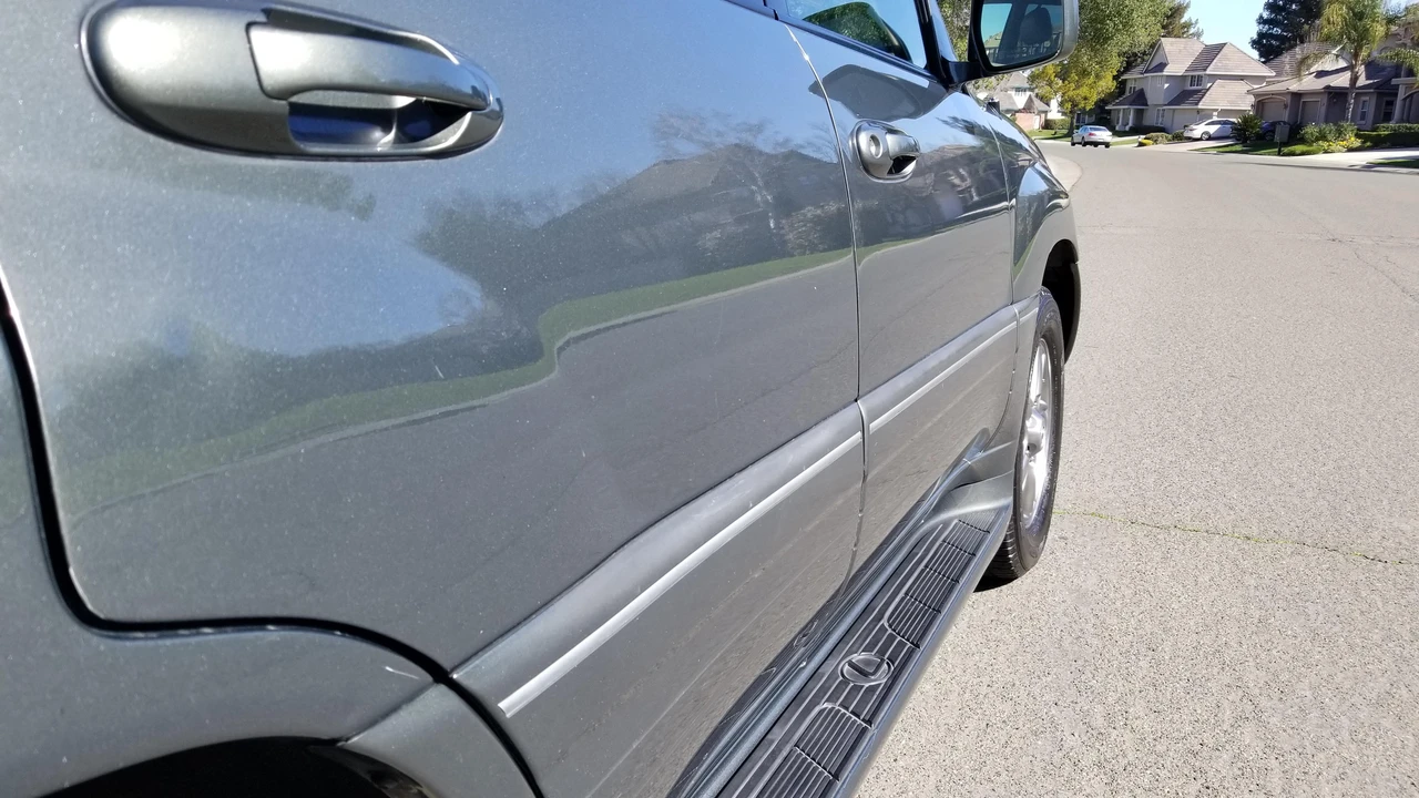 2006 Lexus LX 2nd Gen - Image 17 of 31