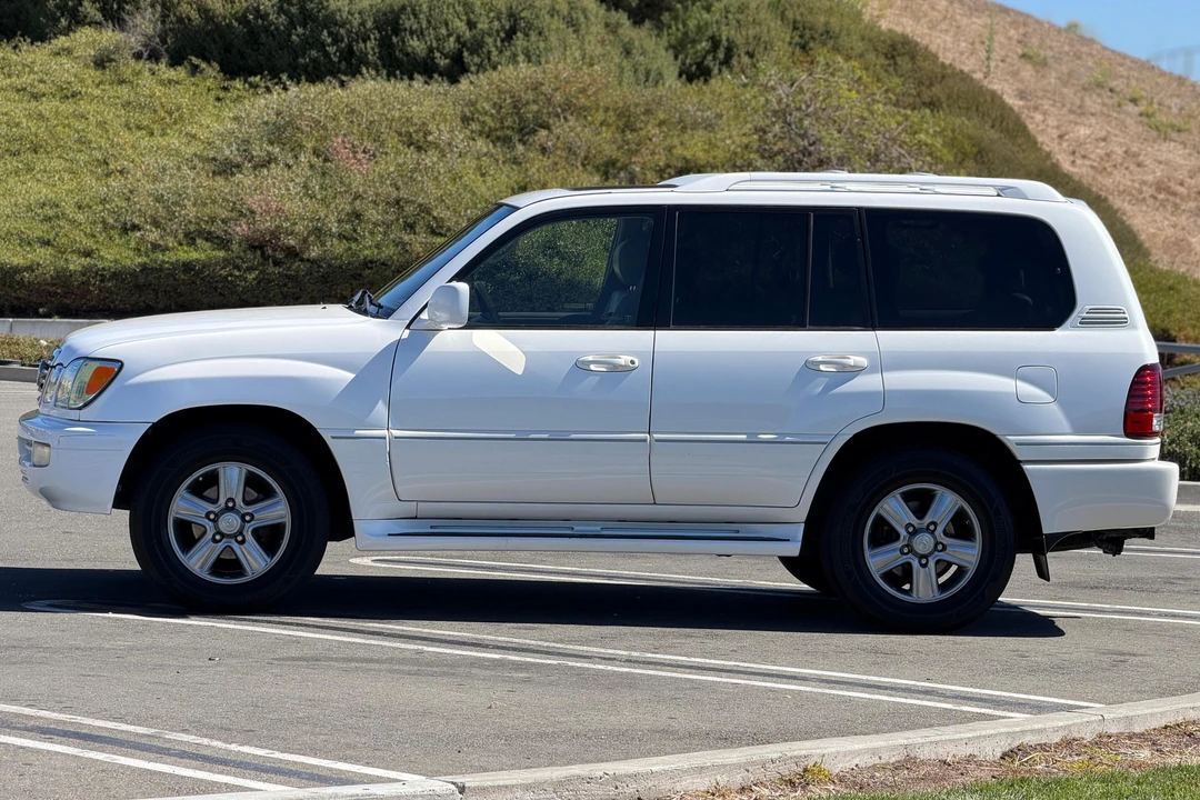 2006 Lexus LX 2nd Gen - Image 3 of 31