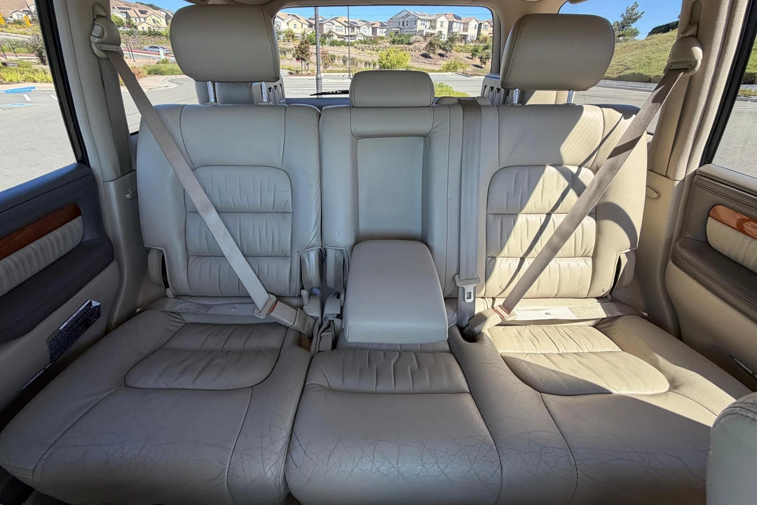 2006 Lexus LX 2nd Gen - Image 29 of 31