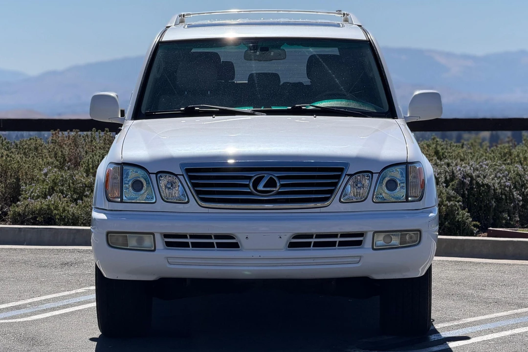 2006 Lexus LX 2nd Gen - Image 2 of 31