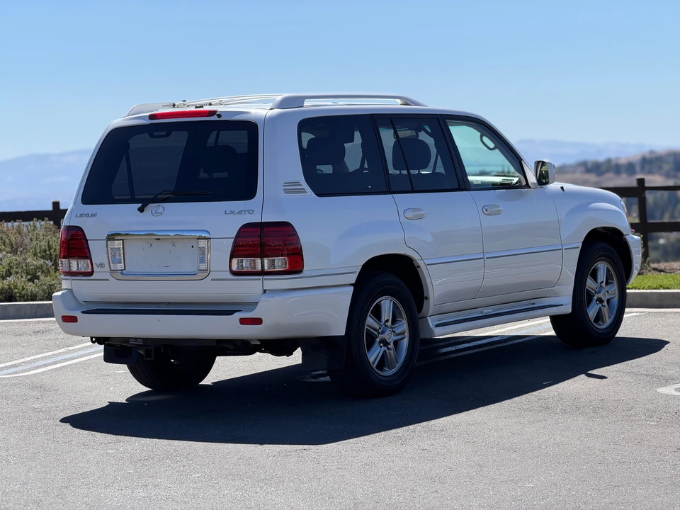 2006 Lexus LX 2nd Gen - Image 9 of 31