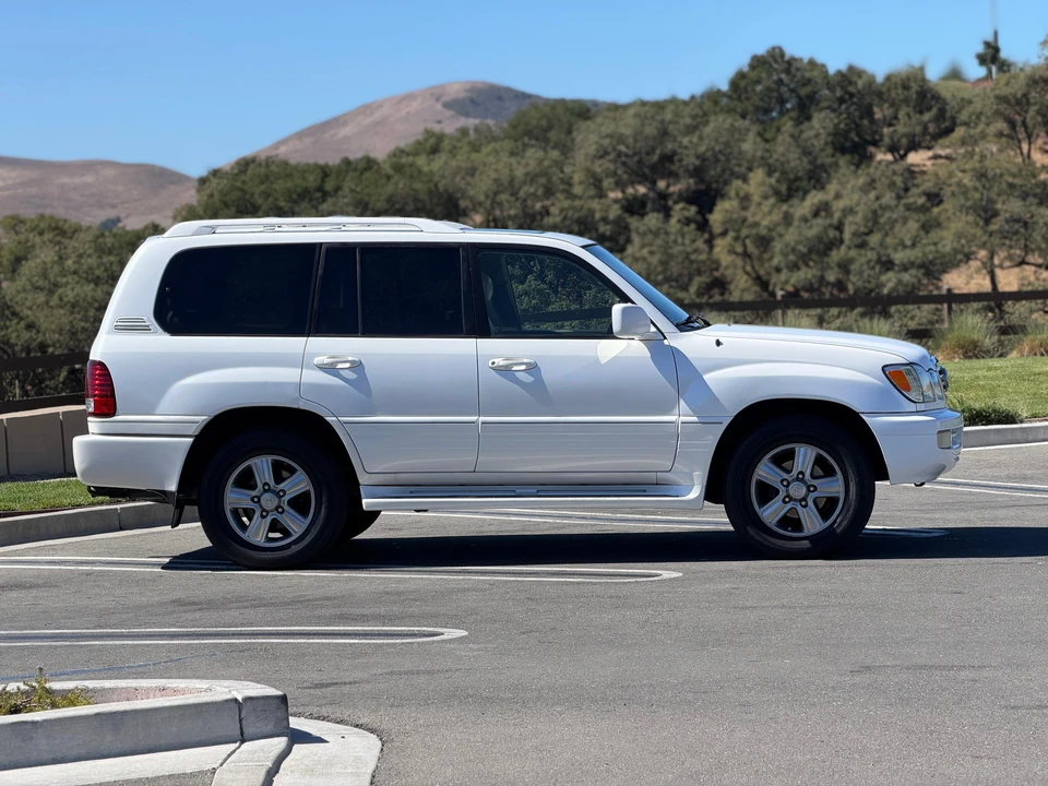 2006 Lexus LX 2nd Gen - Image 10 of 31