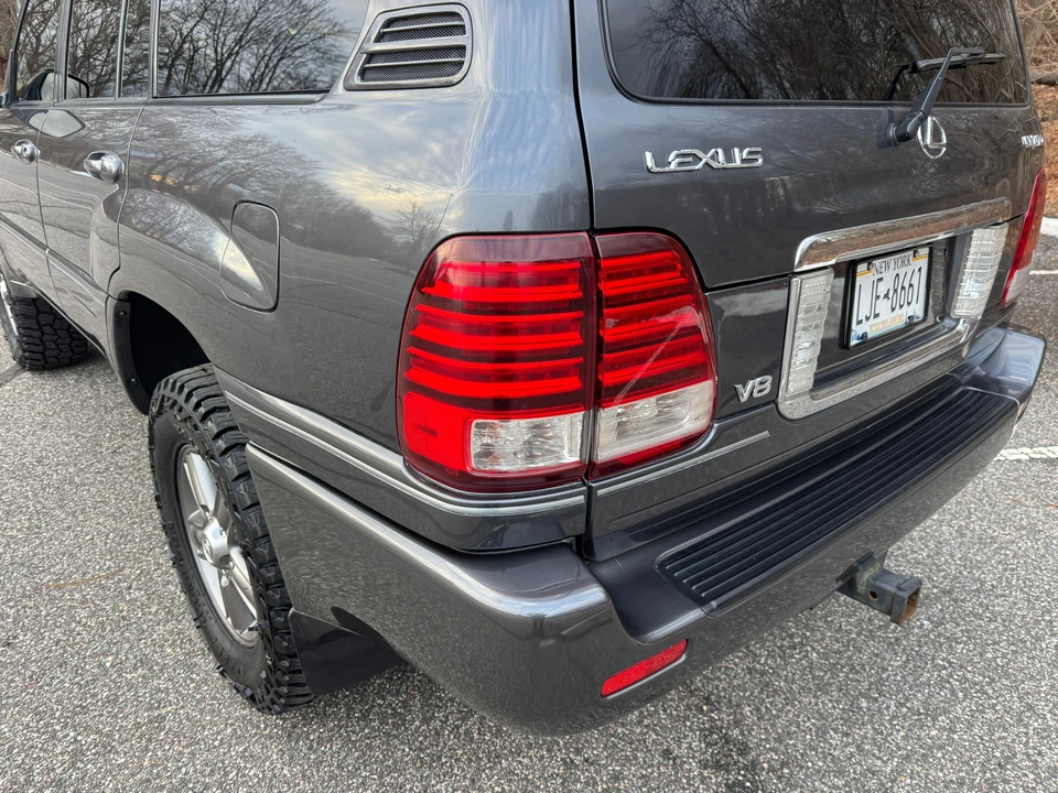 2006 Lexus LX 2nd Gen - Image 17 of 31