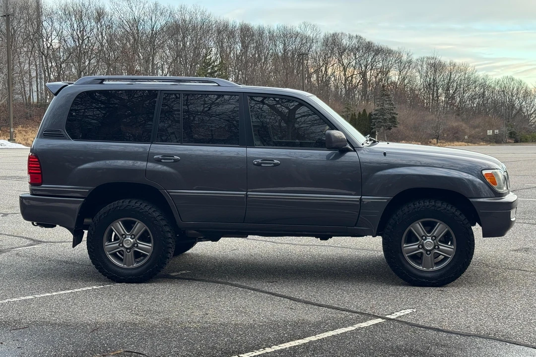 2006 Lexus LX 2nd Gen - Image 3 of 31