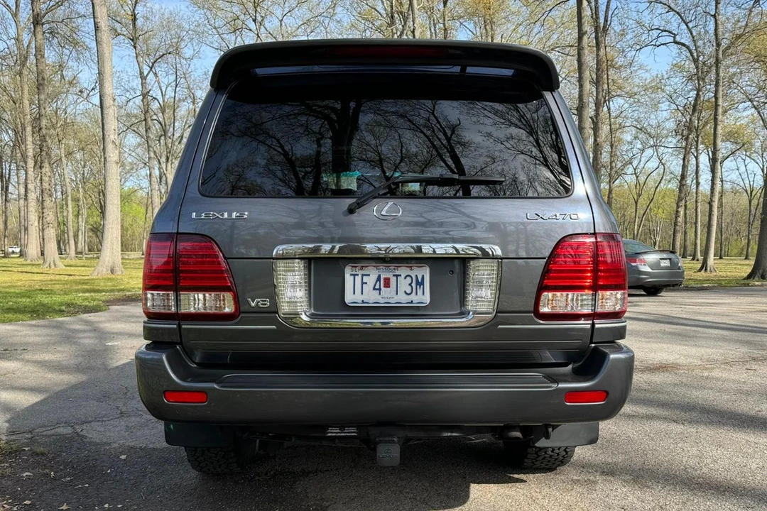 2006 Lexus LX 2nd Gen - Image 5 of 31