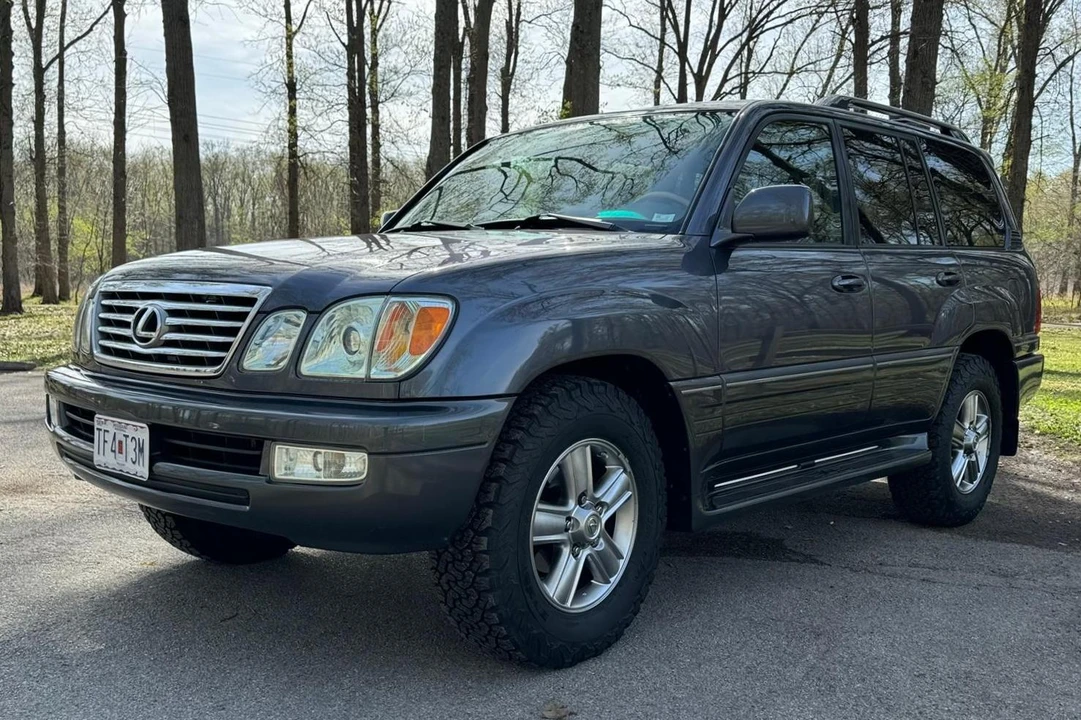 2006 Lexus LX 2nd Gen - Image 3 of 31