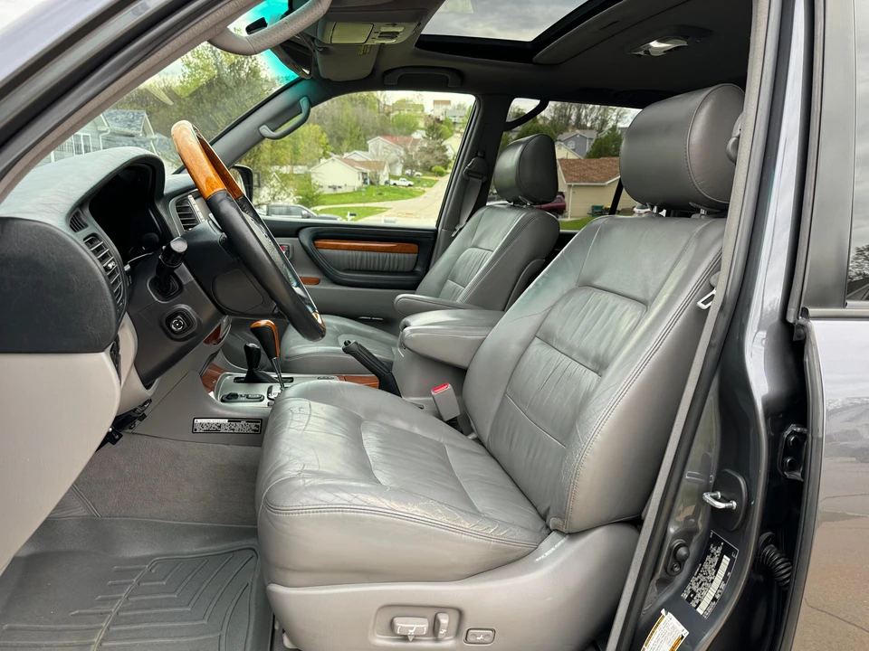 2006 Lexus LX 2nd Gen - Image 29 of 31