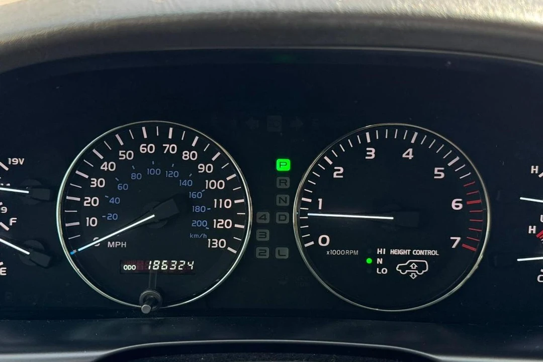 2006 Lexus LX 2nd Gen - Image 28 of 31