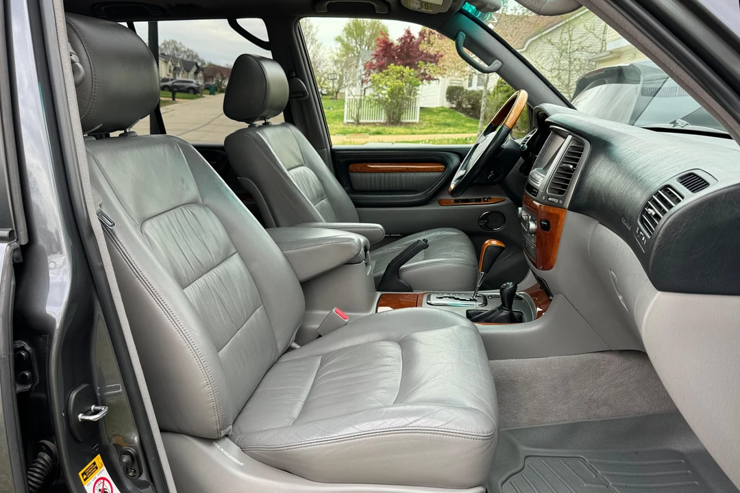 2006 Lexus LX 2nd Gen - Image 26 of 31