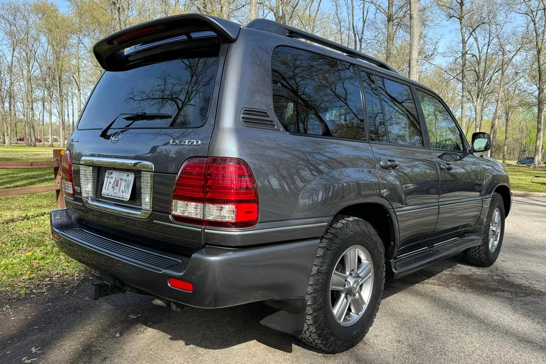 2006 Lexus LX 2nd Gen - Image 4 of 31