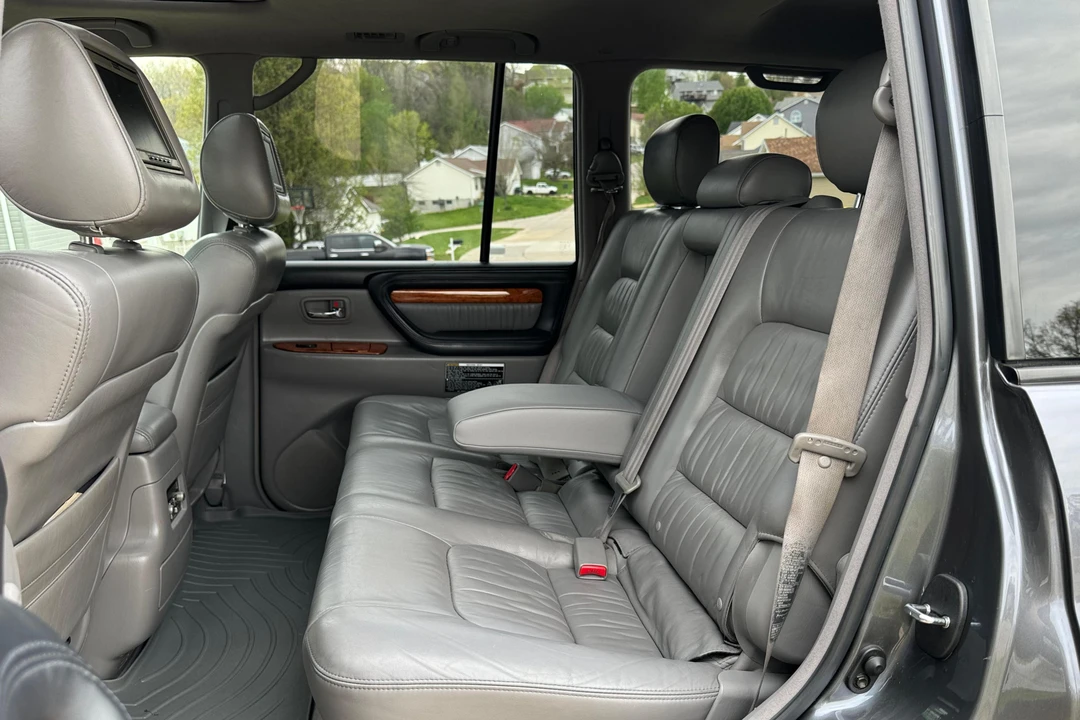 2006 Lexus LX 2nd Gen - Image 27 of 31