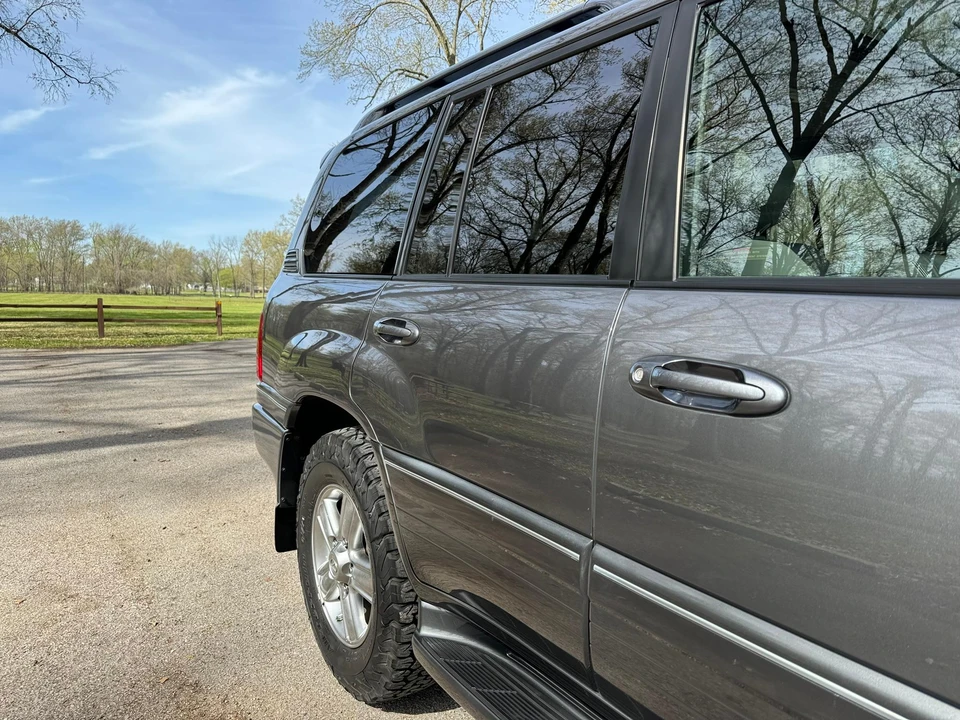 2006 Lexus LX 2nd Gen - Image 18 of 31