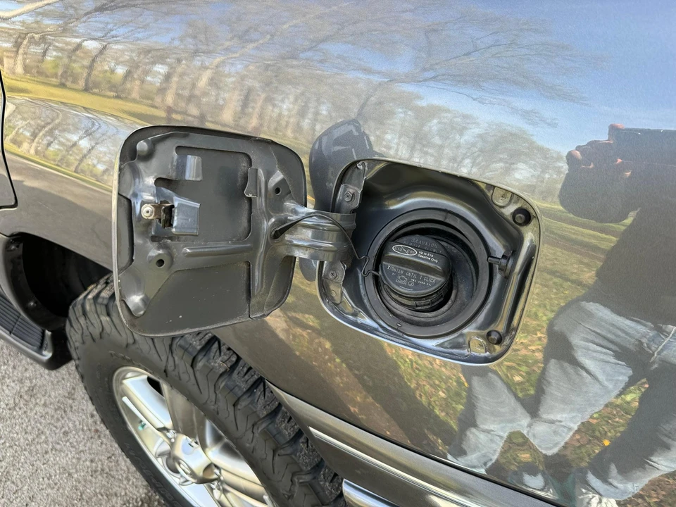 2006 Lexus LX 2nd Gen - Image 16 of 31