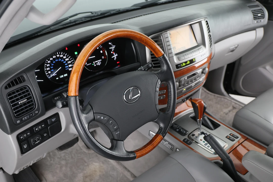 2006 Lexus LX 2nd Gen - Image 30 of 31