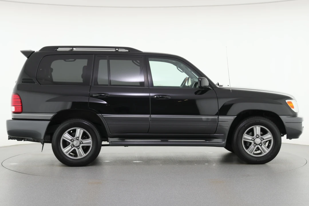 2006 Lexus LX 2nd Gen - Image 3 of 31
