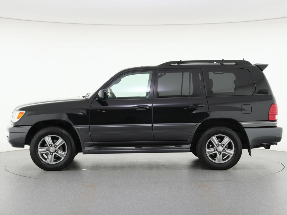 2006 Lexus LX 2nd Gen - Image 10 of 31