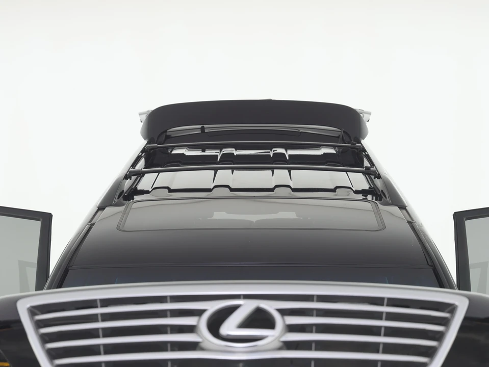 2006 Lexus LX 2nd Gen - Image 17 of 31