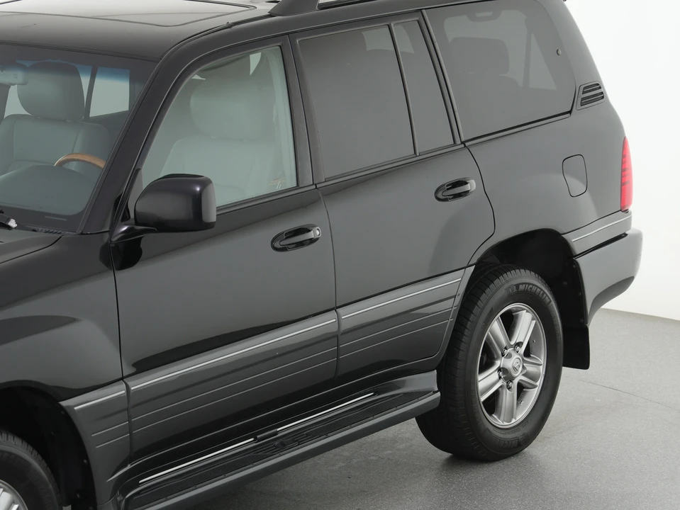 2006 Lexus LX 2nd Gen - Image 19 of 31