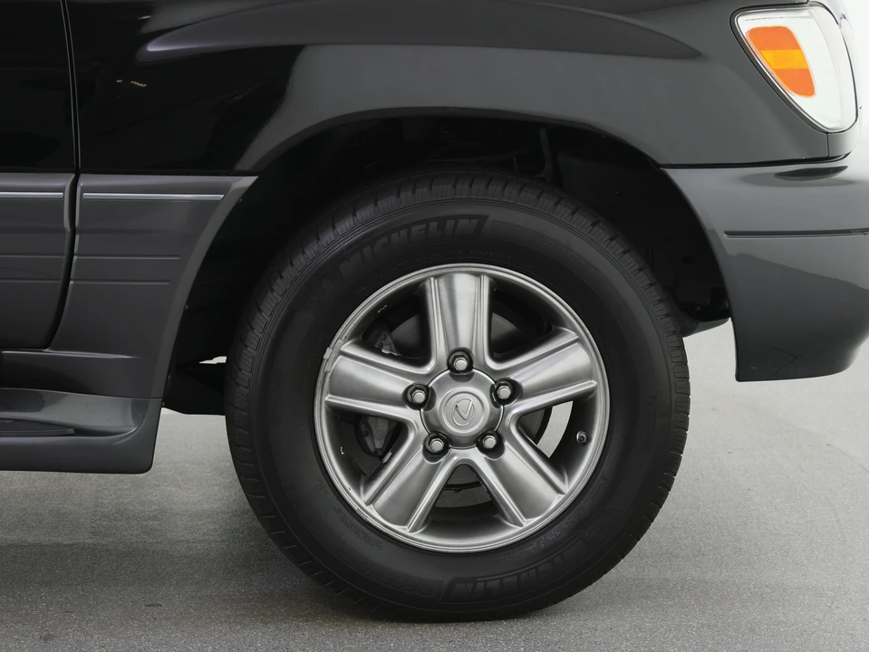 2006 Lexus LX 2nd Gen - Image 27 of 31