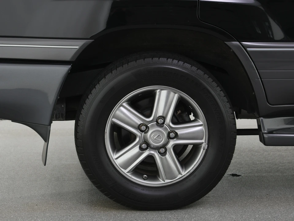 2006 Lexus LX 2nd Gen - Image 29 of 31