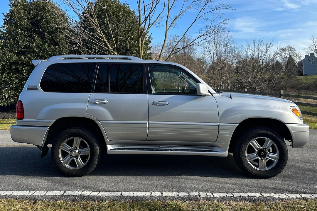 2006 Lexus LX 2nd Gen - Image 3 of 31
