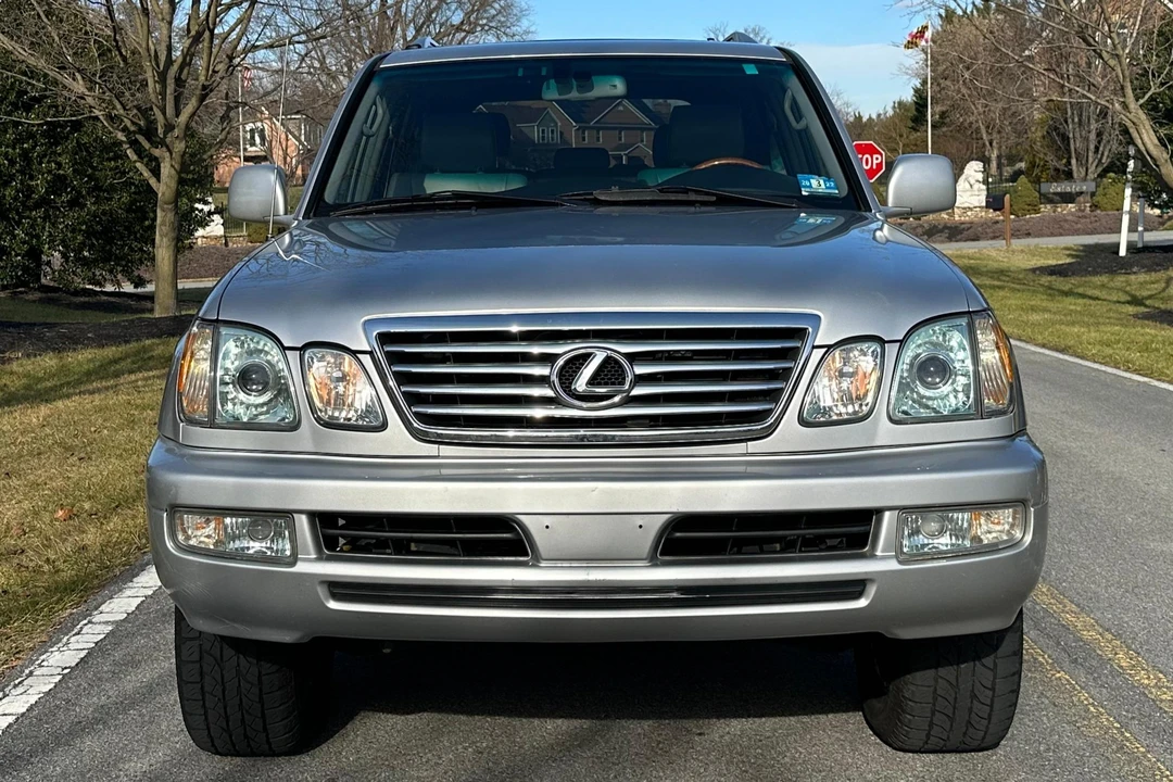 2006 Lexus LX 2nd Gen - Image 2 of 31
