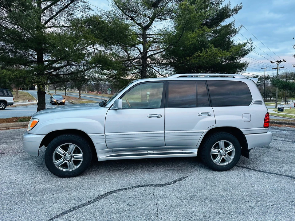 2006 Lexus LX 2nd Gen - Image 8 of 31