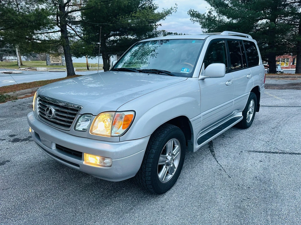 2006 Lexus LX 2nd Gen - Image 6 of 31