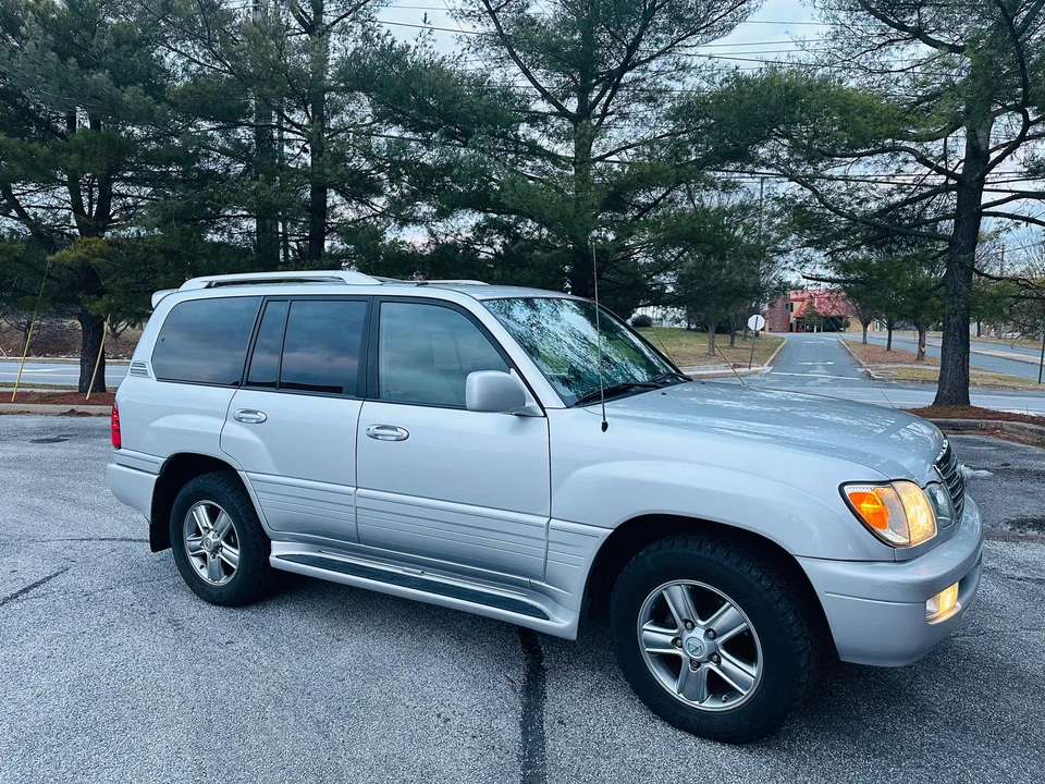 2006 Lexus LX 2nd Gen - Image 16 of 31